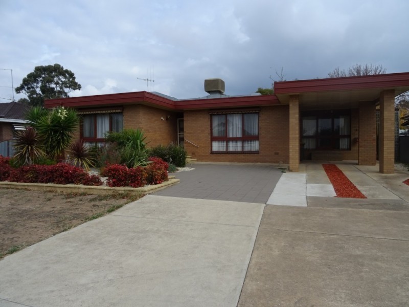 8 Fuller Street, Maryborough VIC 3465