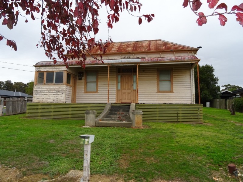 17 Clarendon Street, Maryborough VIC 3465