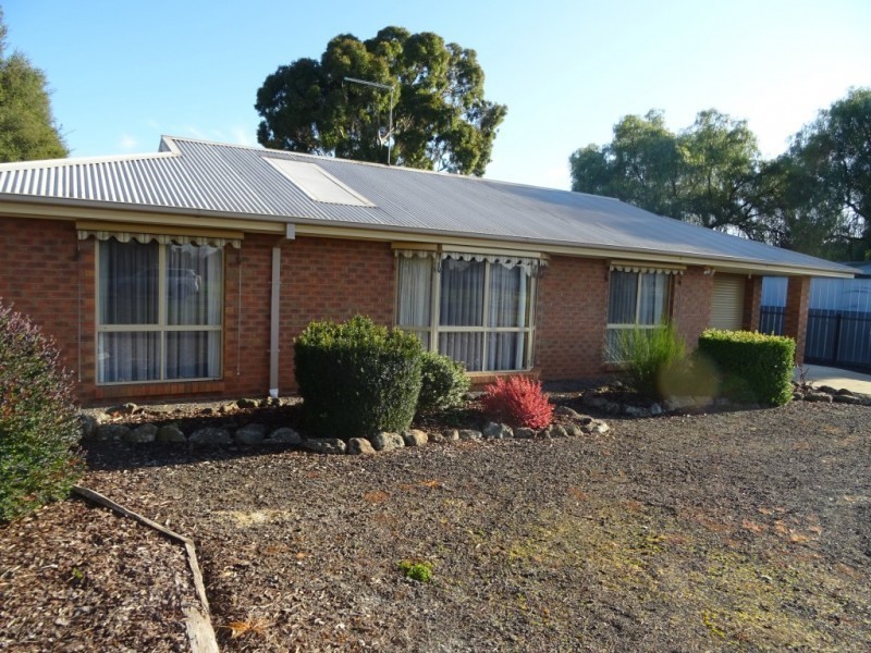 17 Powlett Street, Carisbrook VIC 3464