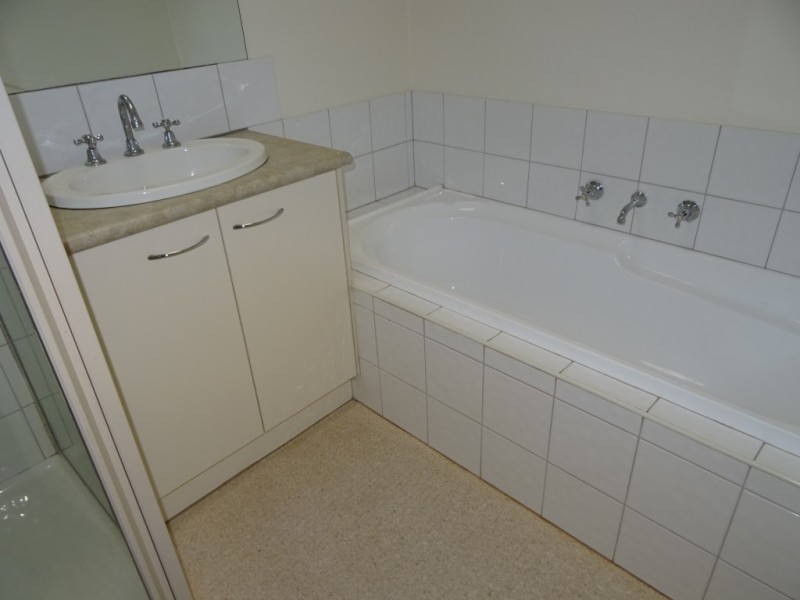 1/22 Holyrood Street, Maryborough VIC 3465