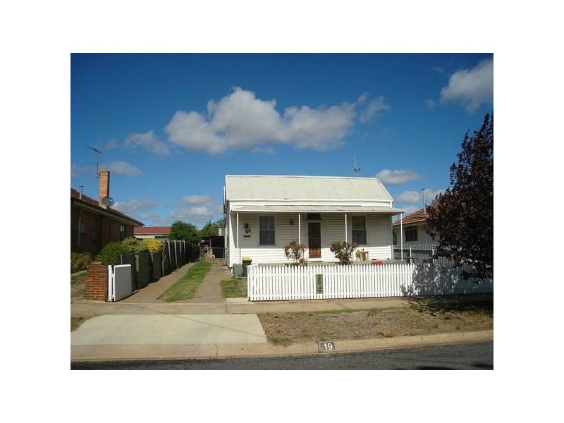 19 Dundas Road, Maryborough VIC 3465