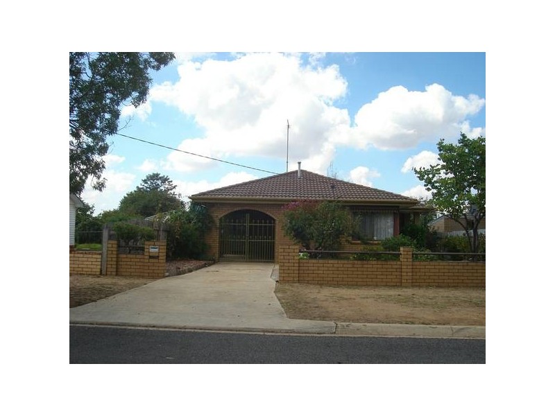 8 Dundas Road, Maryborough VIC 3465