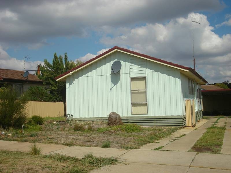 6 Tobruk Avenue, Maryborough VIC 3465