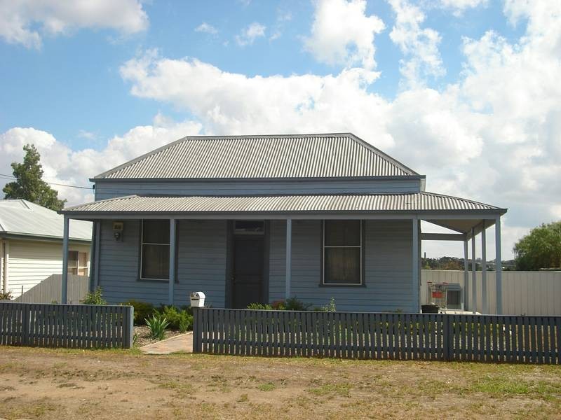 11 Outtrim Street, Maryborough VIC 3465