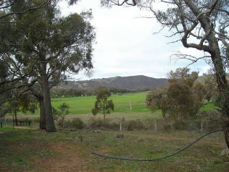 65 Wood Street, Moonambel VIC 3478