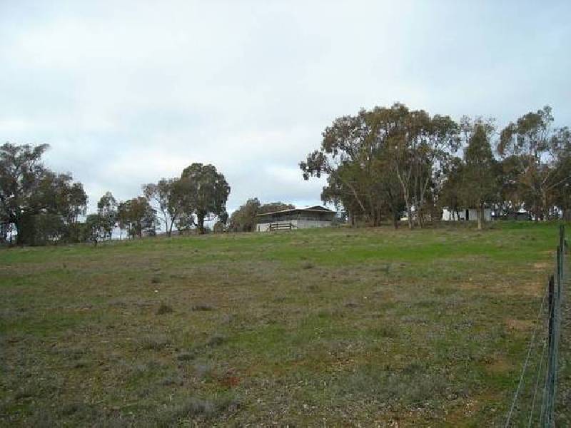 65 Wood Street, Moonambel VIC 3478