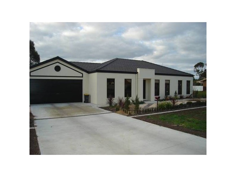 13 Albert Street, Carisbrook VIC 3464
