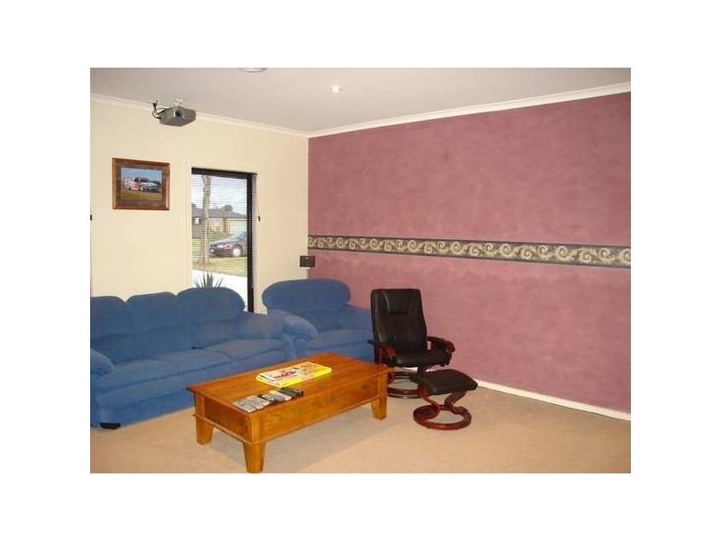 13 Albert Street, Carisbrook VIC 3464