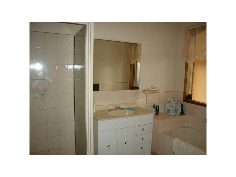 17 Albert Street, Carisbrook VIC 3464