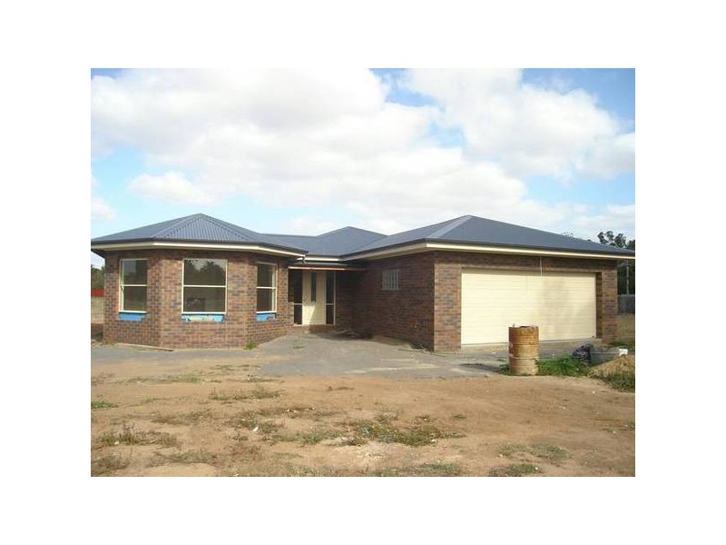 12 Simpson Street, Carisbrook VIC 3464