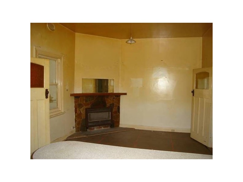 4 Derby Road, Maryborough VIC 3465