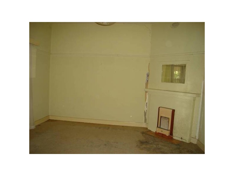 4 Derby Road, Maryborough VIC 3465