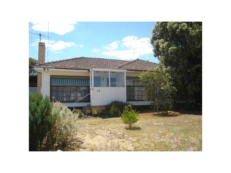 19 Majorca Road, Maryborough VIC 3465