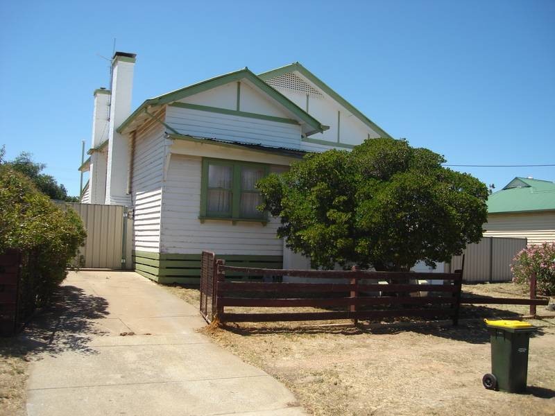 8 Outtrim Street, Maryborough VIC 3465