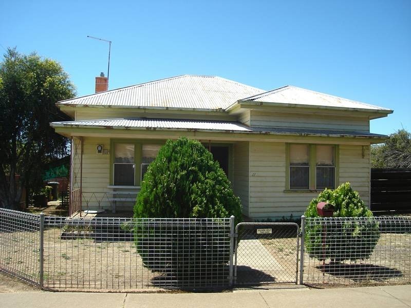 11 Sutton Road, Maryborough VIC 3465