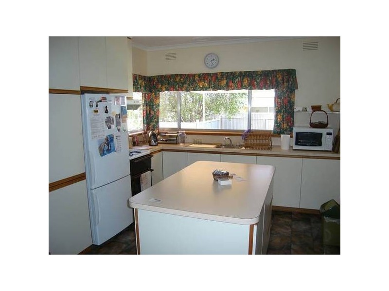 16 Gearing Street, Maryborough VIC 3465