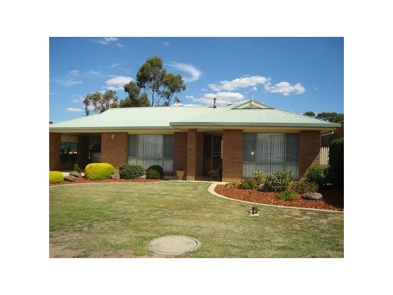 17 Rowles Drive, Maryborough VIC 3465