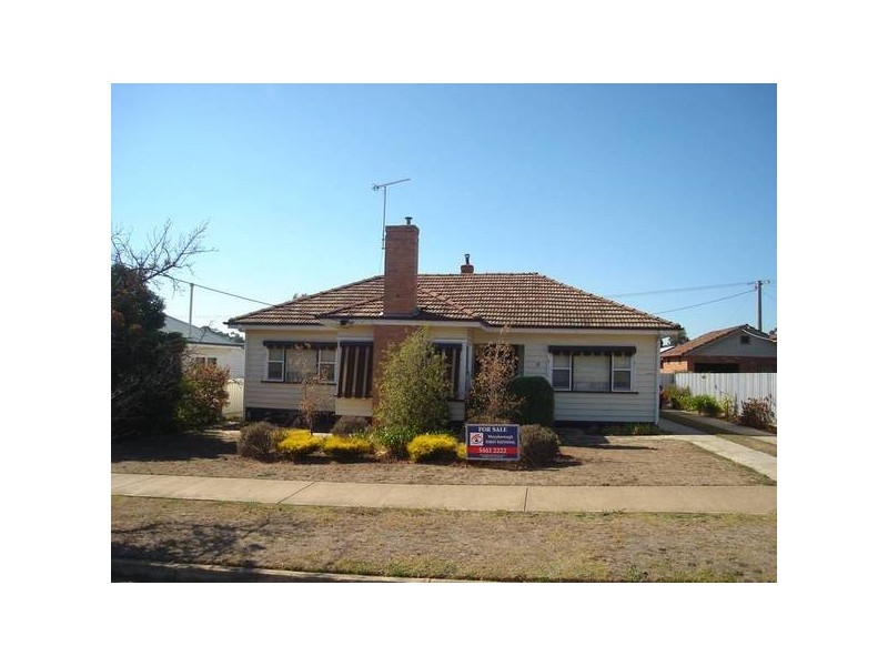 12 Laidlaw Street, Maryborough VIC 3465