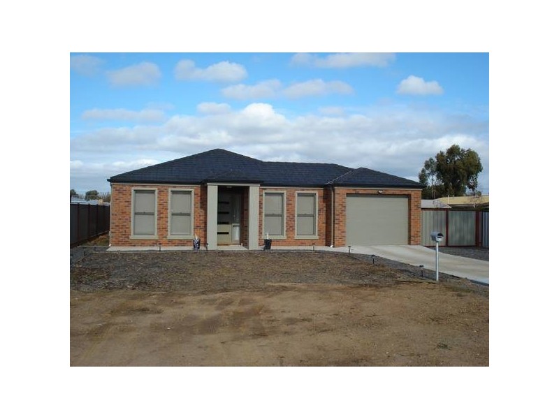 12 Albert Street, Carisbrook VIC 3464