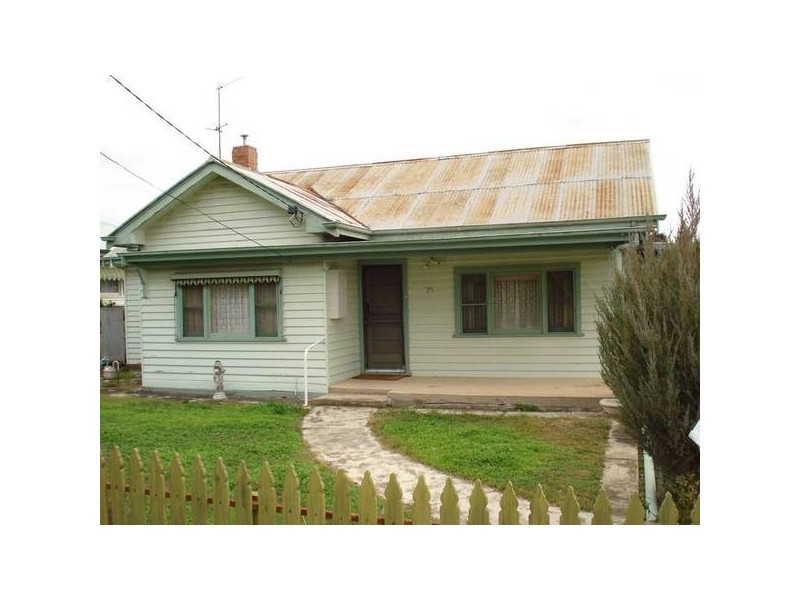 25 Arthur Avenue, Maryborough VIC 3465