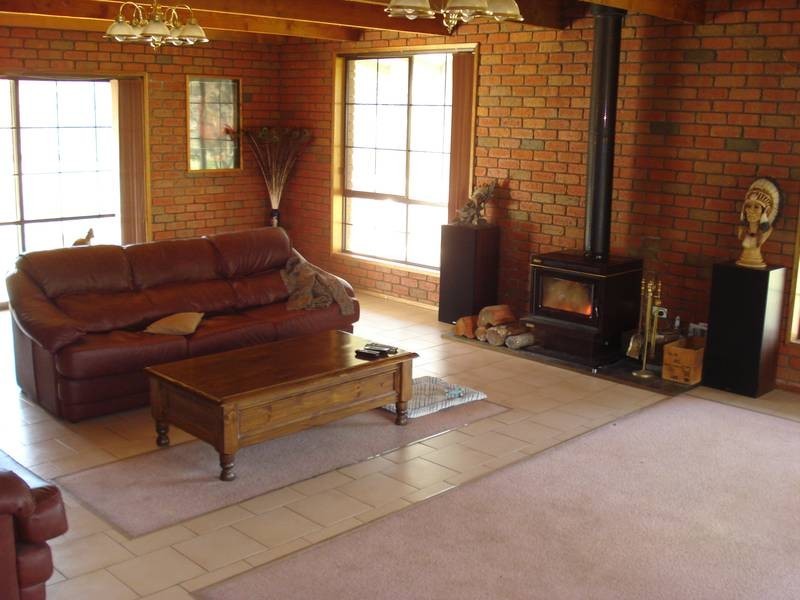 9 George Cook Drive, Daisy Hill VIC 3465