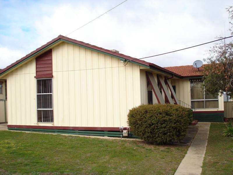 12 Tobruk Avenue, Maryborough VIC 3465