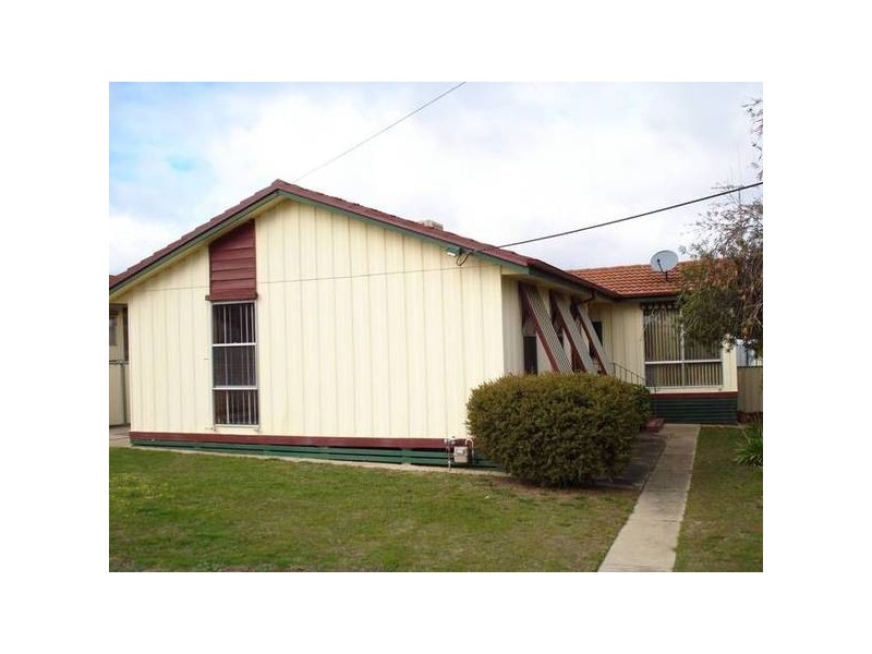 12 Tobruk Avenue, Maryborough VIC 3465