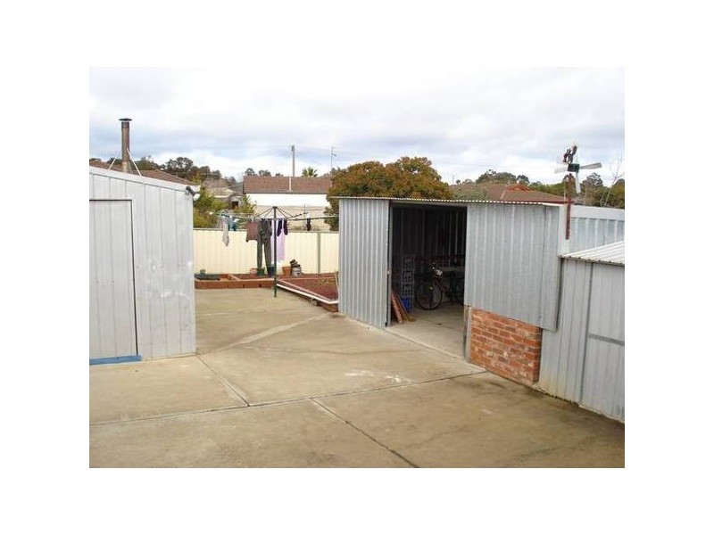 12 Tobruk Avenue, Maryborough VIC 3465