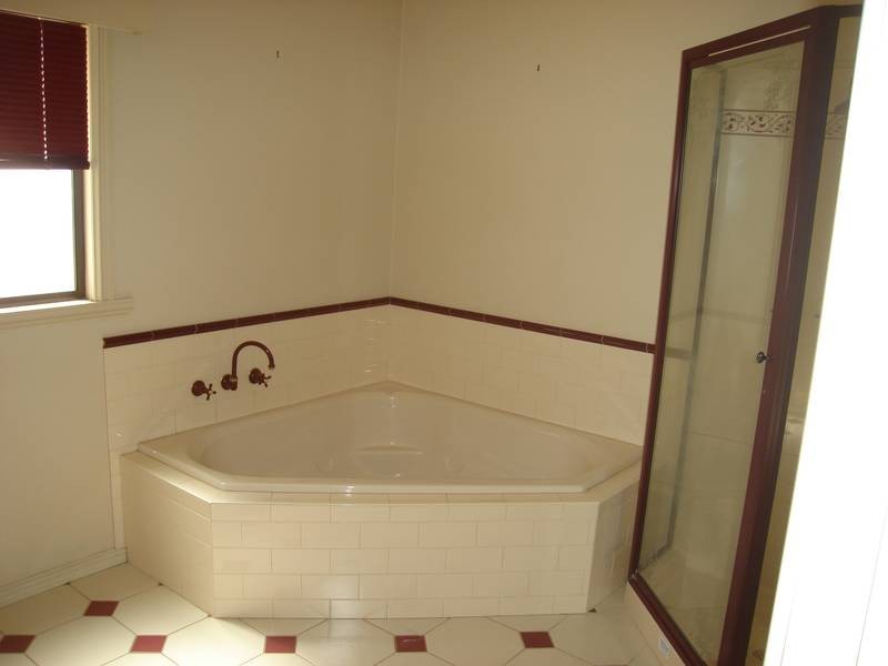 73 Majorca Road, Maryborough VIC 3465