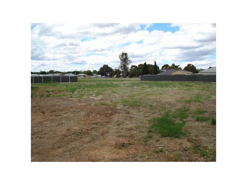 14 Camp Street, Carisbrook VIC 3464