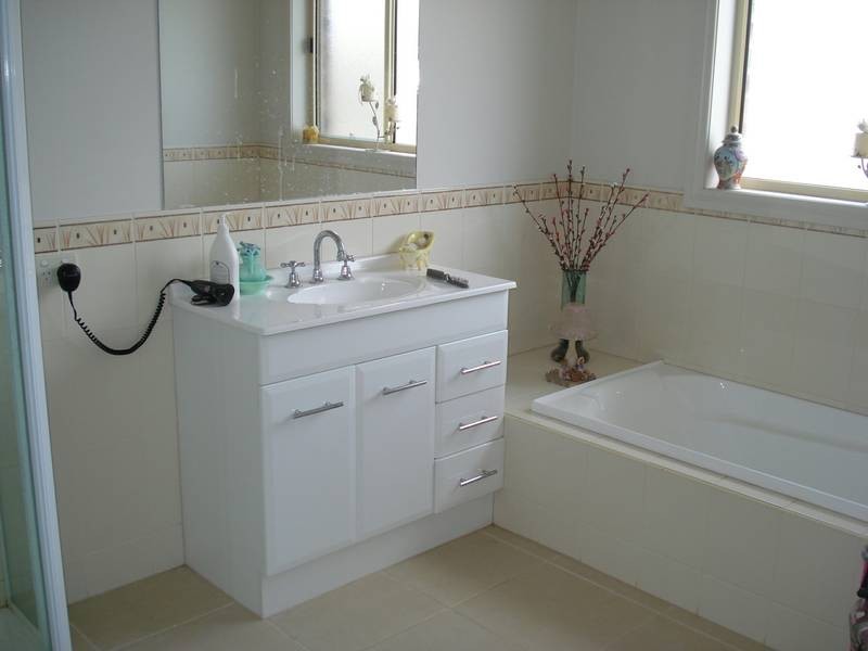 12 Simpson Street, Carisbrook VIC 3464