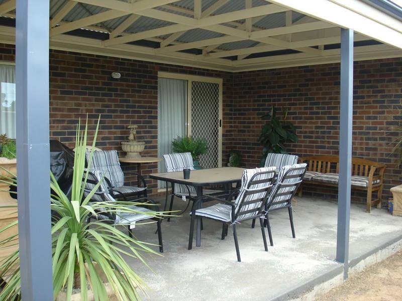 12 Simpson Street, Carisbrook VIC 3464