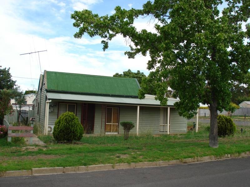 8 Raglan Street, Maryborough VIC 3465