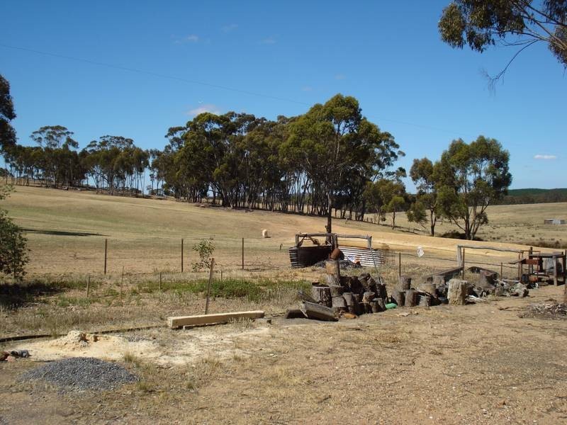 124 Browns Road, Burnbank VIC 3371