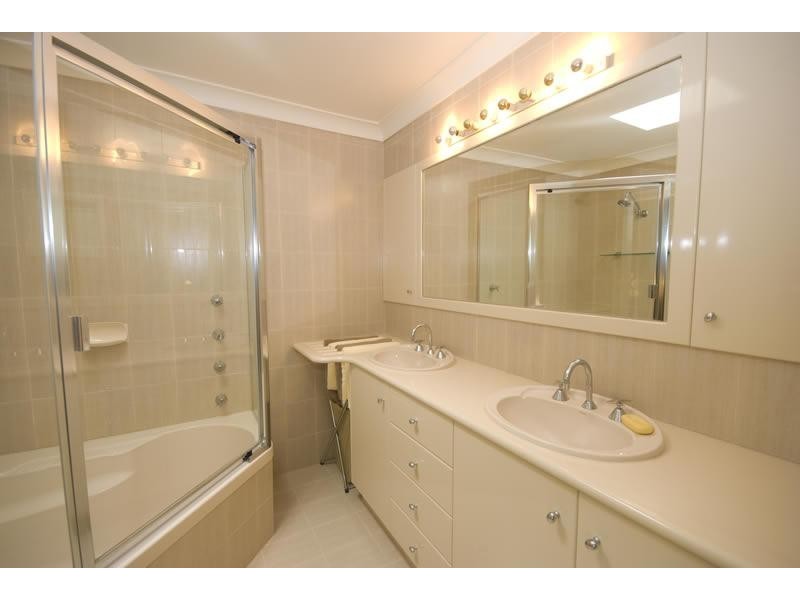 8 Martins Drive, Kuluin QLD 4558