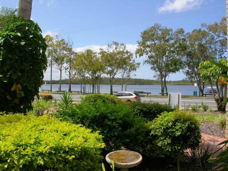 2/77 Bradman Avenue, Maroochydore QLD 4558