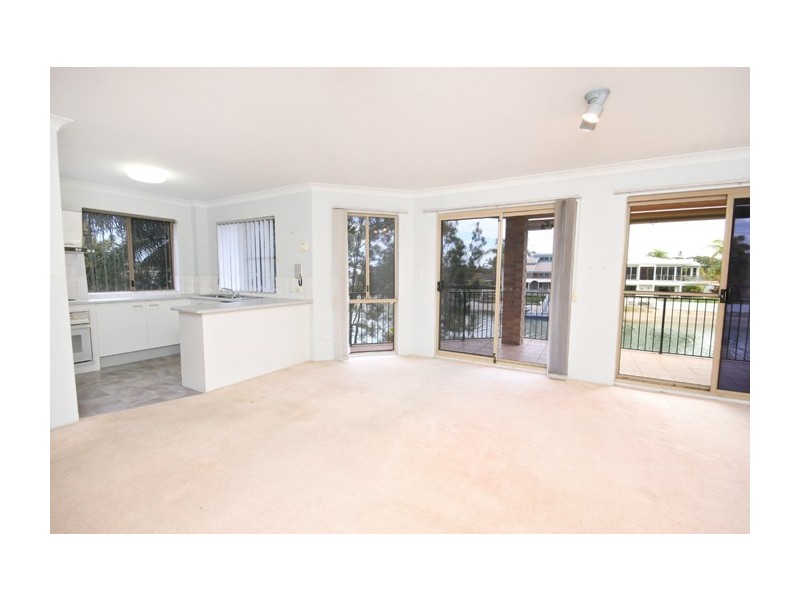 3/8 Broadmeadows Road, Maroochydore QLD 4558