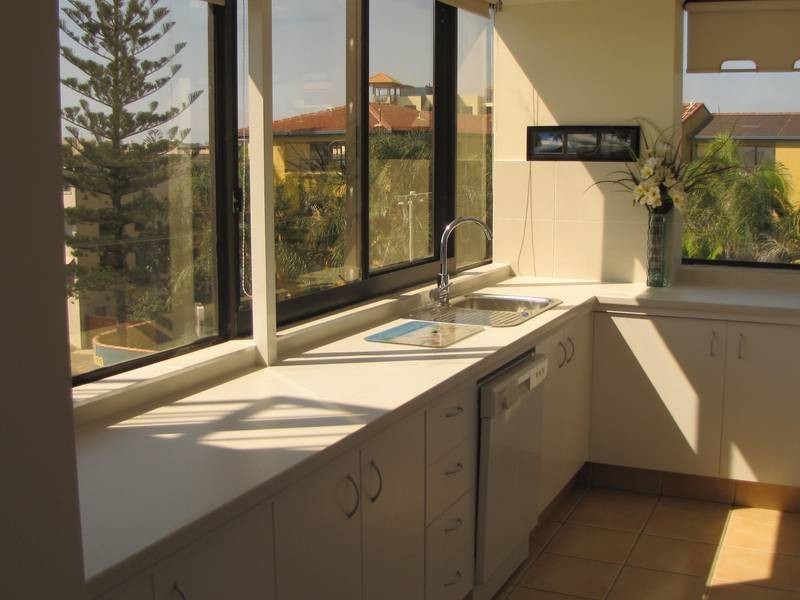 11/4 Beachfront Towers, Aerodrome Road, Maroochydore QLD 4558