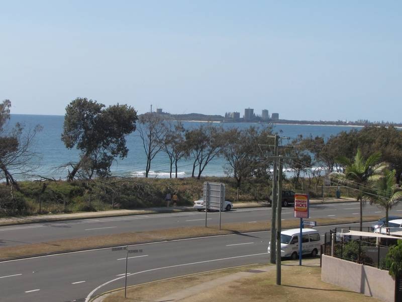 11/4 Beachfront Towers, Aerodrome Road, Maroochydore QLD 4558