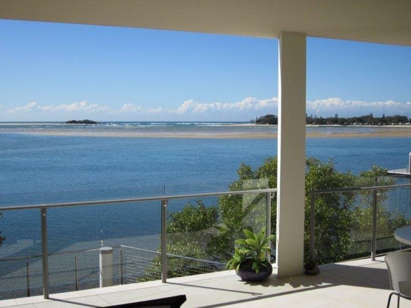 202/42 ‘Riva’ Duporth Av, Maroochydore QLD 4558