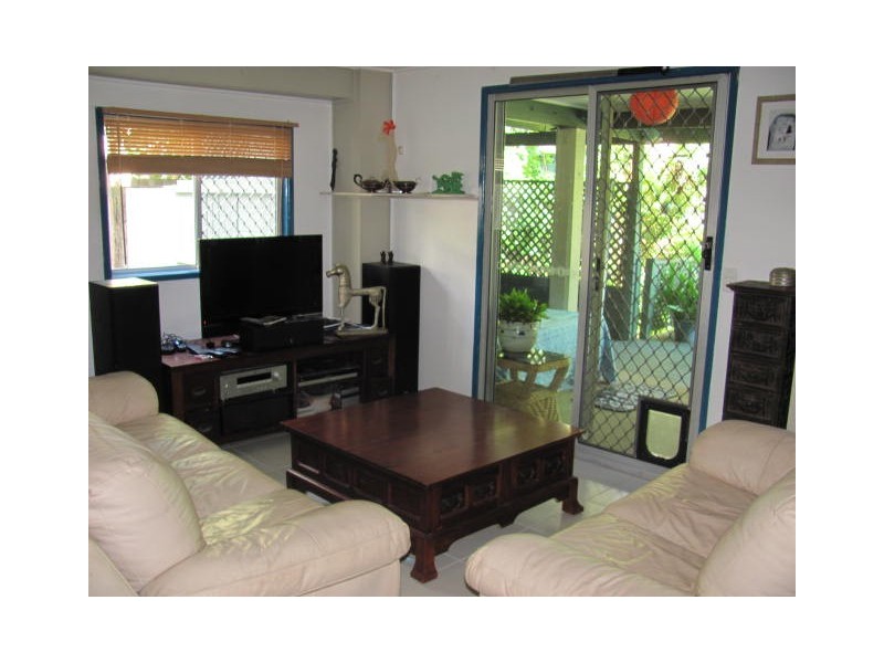 27 Oloway Crescent, Alexandra Headland QLD 4572