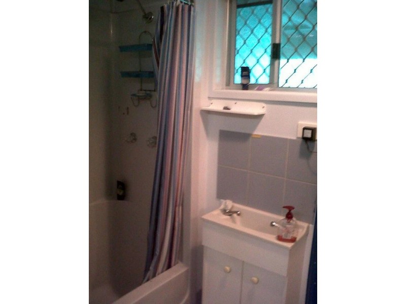 27 Oloway Crescent, Alexandra Headland QLD 4572