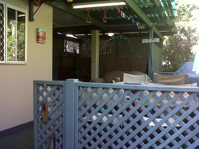 27 Oloway Crescent, Alexandra Headland QLD 4572