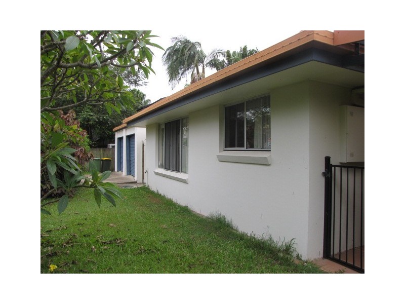 9 Tombarra Street, Mooloolaba QLD 4557