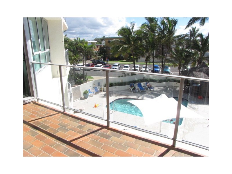 18/19 Chateau Royale, Memorial Avenue, Maroochydore QLD 4558