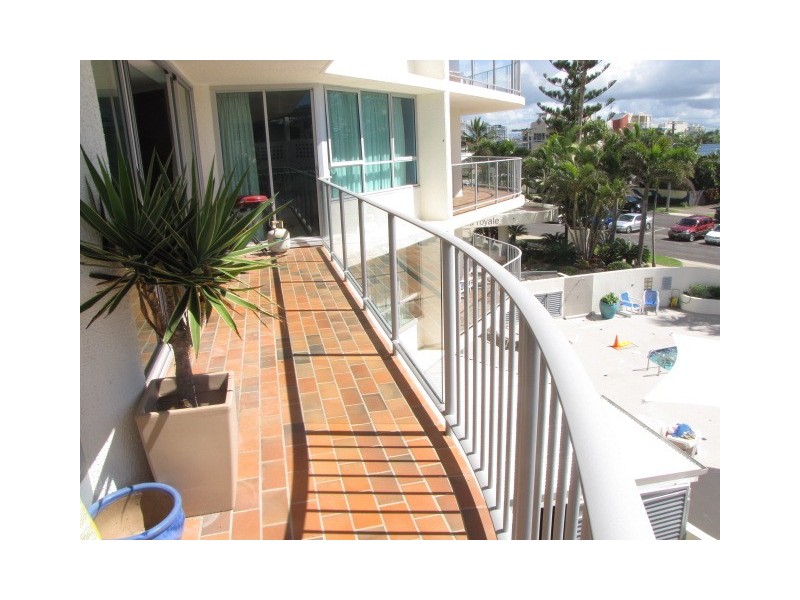 18/19 Chateau Royale, Memorial Avenue, Maroochydore QLD 4558