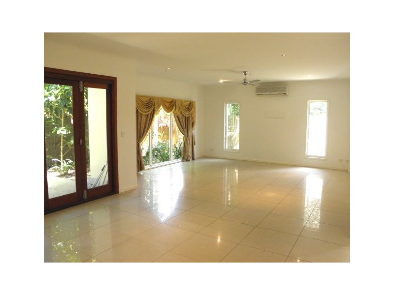 2/15 Broadwater Avenue, Maroochydore QLD 4558