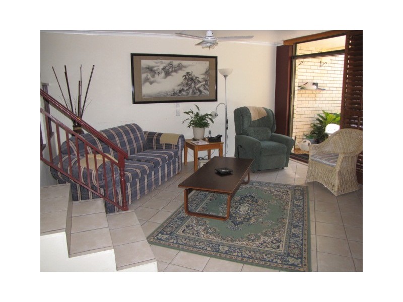 2/41 Quiet Waters East, Bradman Avenue, Maroochydore QLD 4558