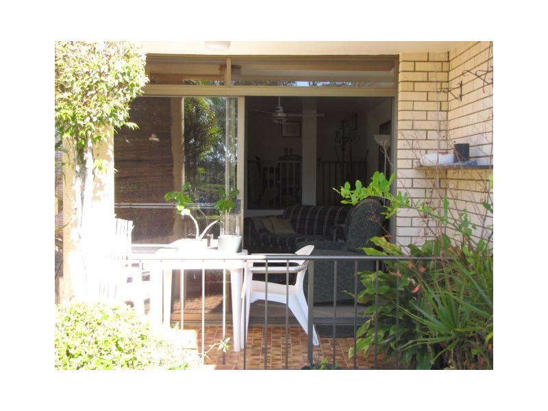 2/41 Quiet Waters East, Bradman Avenue, Maroochydore QLD 4558