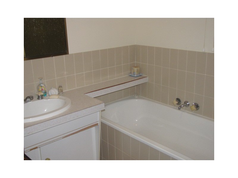 2/41 Quiet Waters East, Bradman Avenue, Maroochydore QLD 4558